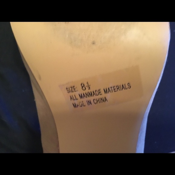 Qupid Women’s Faux Suede platform pumps with triangle cut out detail - Picture 8 of 8